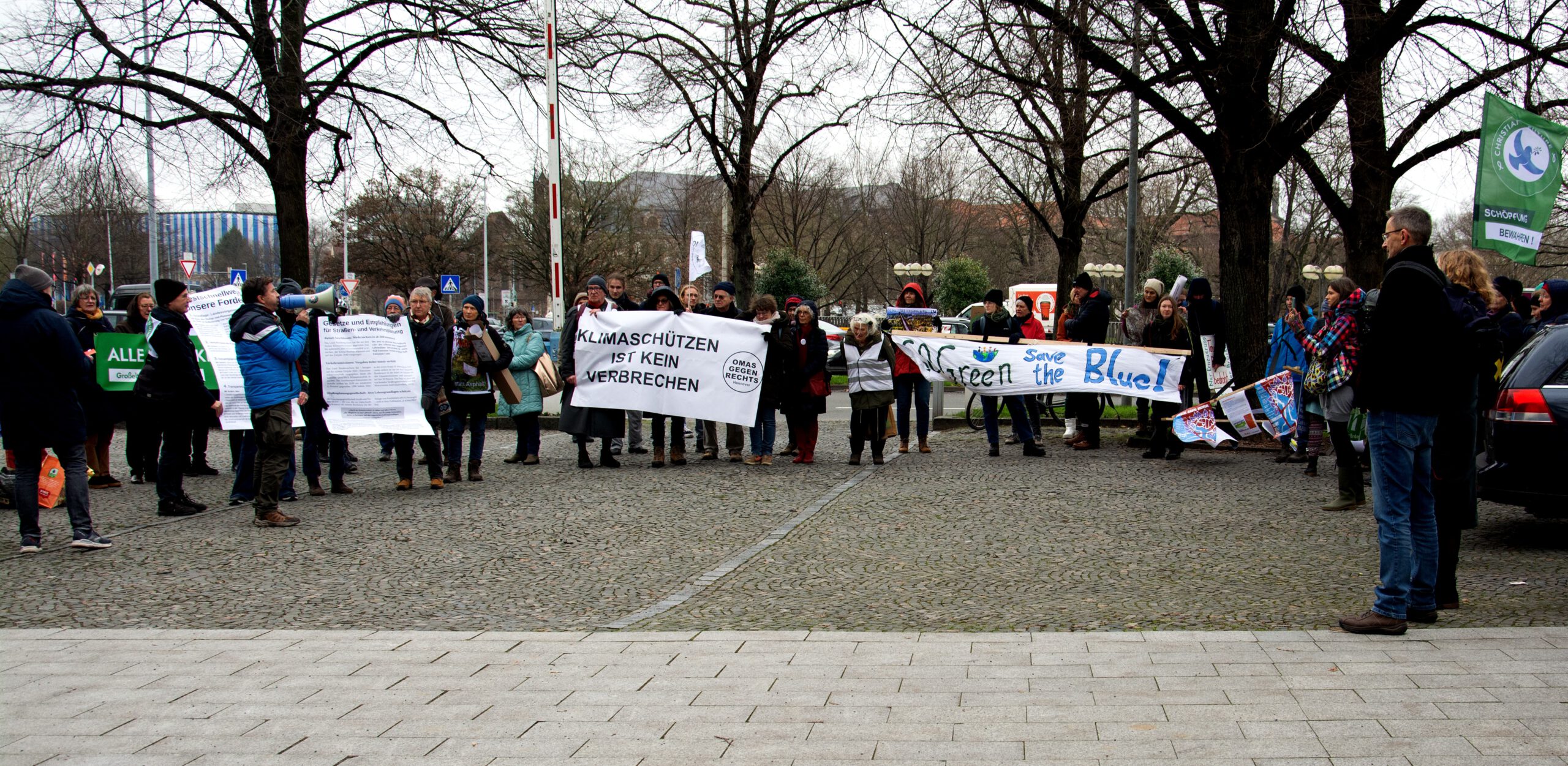 WESTprotest fordert vom Verkehrsministerium:  Klimaziele in die Straßenplanung!